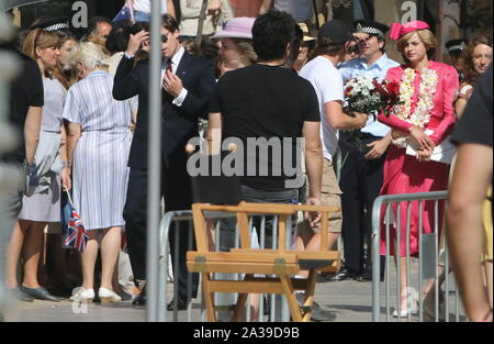 Oktober 6, 2019: 6. Oktober 2019 (Malaga) im Zentrum von Malaga ist Gastgeber an diesem Sonntag die Dreharbeiten der neuen Kapitel des vierten Saison der Krone, der Serie von Netflix die verschiedenen Momente im Leben von Königin Elizabeth II. erzählt und die britische königliche Familie produziert. Unter den vielen Akteuren, die in der Hauptrolle war Schauspielerin Emma Corrin, wer spielt Lady Di in dieser vierten Saison der Krone, die Serie, die Biographie von Queen Elizabeth II von England neu erstellt. Die mittlerweile dritte Jahreszeit öffnet auf Netflix am 17. November Credit: Lorenzo Carnero/ZUMA Draht/Alamy leben Nachrichten Stockfoto