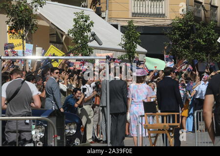 Oktober 6, 2019: 6. Oktober 2019 (Malaga) im Zentrum von Malaga ist Gastgeber an diesem Sonntag die Dreharbeiten der neuen Kapitel des vierten Saison der Krone, der Serie von Netflix die verschiedenen Momente im Leben von Königin Elizabeth II. erzählt und die britische königliche Familie produziert. Unter den vielen Akteuren, die in der Hauptrolle war Schauspielerin Emma Corrin, wer spielt Lady Di in dieser vierten Saison der Krone, die Serie, die Biographie von Queen Elizabeth II von England neu erstellt. Die mittlerweile dritte Jahreszeit öffnet auf Netflix am 17. November Credit: Lorenzo Carnero/ZUMA Draht/Alamy leben Nachrichten Stockfoto