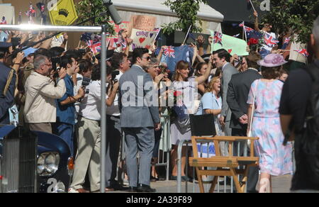 Oktober 6, 2019: 6. Oktober 2019 (Malaga) im Zentrum von Malaga ist Gastgeber an diesem Sonntag die Dreharbeiten der neuen Kapitel des vierten Saison der Krone, der Serie von Netflix die verschiedenen Momente im Leben von Königin Elizabeth II. erzählt und die britische königliche Familie produziert. Unter den vielen Akteuren, die in der Hauptrolle war Schauspielerin Emma Corrin, wer spielt Lady Di in dieser vierten Saison der Krone, die Serie, die Biographie von Queen Elizabeth II von England neu erstellt. Die mittlerweile dritte Jahreszeit öffnet auf Netflix am 17. November Credit: Lorenzo Carnero/ZUMA Draht/Alamy leben Nachrichten Stockfoto