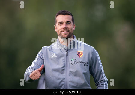 Hempstead Road, UK. 06 Okt, 2019. FC Watford Damen 1 Team Head Coach Clinton Lancaster gibt einen Daumen hoch bei voller Zeit während der FA Frauen nationale Liga Süd Spiel zwischen FC Watford Damen und Oxford United Frauen an gaywood Park, Hempstead Road, England am 6. Oktober 2019. Foto von Andy Rowland. Credit: PRiME Media Images/Alamy leben Nachrichten Stockfoto