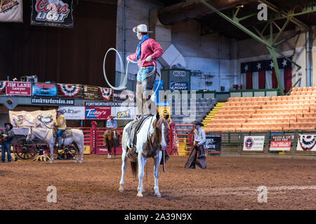 Szene aus Pawnee Bill's Wild West Show im Cowtown Coliseum im Stockyards District von Fort Worth, Texas Stockfoto