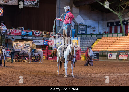 Szene aus Pawnee Bill's Wild West Show im Cowtown Coliseum im Stockyards District von Fort Worth, Texas Stockfoto