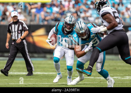 Charlotte, North Carolina, USA. 6. Okt, 2019. Carolina Panthers wide receiver Curtis Samuel (10) während des Spiels auf der Bank von Amerika Stadium. Die Leoparden schlagen die Jaguare 34-27. Credit: Jason Walle/ZUMA Draht/Alamy leben Nachrichten Stockfoto