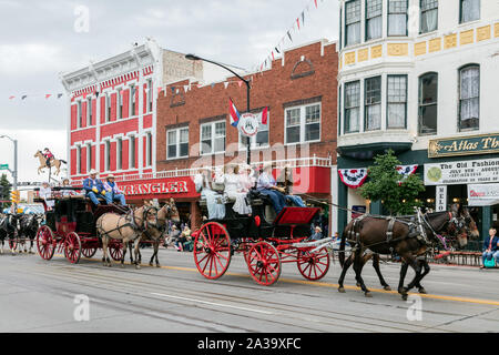 Szene aus die Parade in der Innenstadt von Cheyenne, Wyoming, das ist ein Teil der Cheyenne Frontier Days western Feier und Rodeos, die jährlich in den Wyoming Kapital seit 1897 Stockfoto