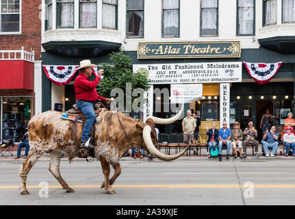 Szene aus die Parade in der Innenstadt von Cheyenne, Wyoming, das ist ein Teil der Cheyenne Frontier Days western Feier und Rodeos, die jährlich in den Wyoming Kapital seit 1897 Stockfoto