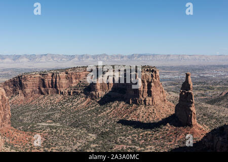 Landschaft in Colorado National Monument, eine Erhaltung der weiten Hochebenen, Schluchten, und hoch aufragenden Monolithen in Mesa County, Colorado, in der Nähe von Grand Junction Stockfoto