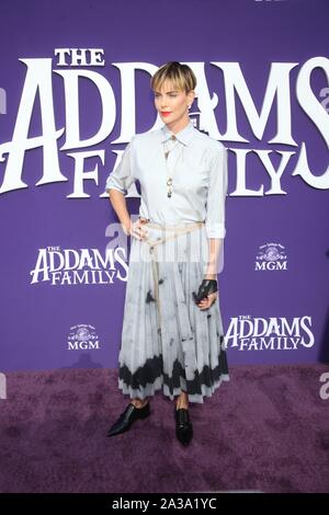 Los Angeles, Kalifornien, USA. 06 Okt, 2019. Charlize Theron kommt bei der Premiere von MGM's "Die Addams Family" am Westfield Century City AMC am Oktober 06, 2019 in Los Angeles, Kalifornien Quelle: Faye Sadou/Medien Punch/Alamy leben Nachrichten Stockfoto