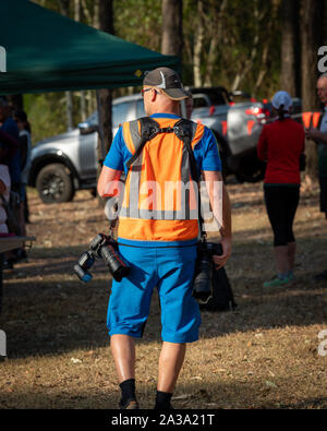 Camp Berg, Brisbane, Queensland, Australien - Sept 15 2019: Offizielle Veranstaltung Fotograf die Kamera bereit Fotos Australien zu schießen Stockfoto