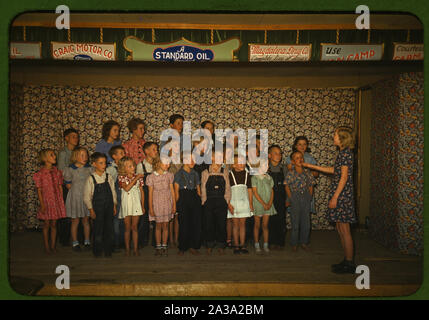 Schülerinnen und Schüler singen, Pie Town, New Mexico Stockfoto