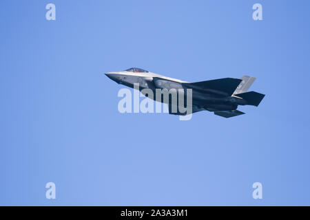 US Air Force F-35 Lightning II Durchführen an den großen pazifischen Airshow Huntington Beach Kalifornien USA. Die größte Airshow in den USA Stockfoto