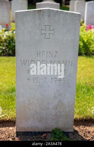 Der deutsche Krieg Grab von Heinz Widdelmann an Beachley Kaserne Soldatenfriedhof Stockfoto