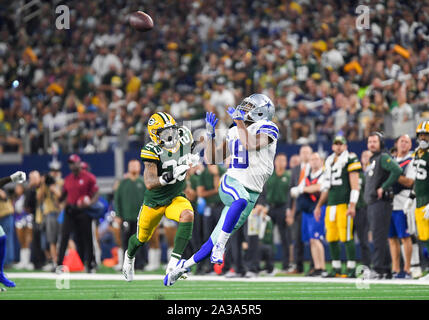 Okt 6, 2019: Dallas Cowboys wide receiver Amari Cooper #19 macht einen Empfang für einen Touchdown im vierten Quartal bei einem NFL Spiel zwischen den Green Bay Packers und die Dallas Cowboys bei AT&T Stadium in Arlington, TX Green Bay besiegt Dallas 34-24 Albert Pena/CSM Stockfoto