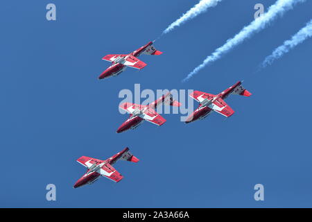 Kanadische Streitkräfte Snowbirds an der großen pazifischen Airshow in Huntington Beach, Kalifornien am 4. Oktober, 2019 Stockfoto