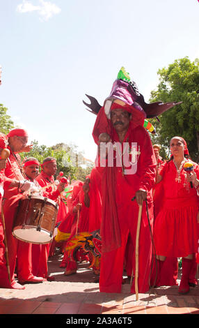 Tanzende Teufel von Yare, eine Reihe von beliebten Venezolanischen religiöse Feierlichkeiten zu Fronleichnam hier während des immateriellen Kulturerbes der UNESCO statt Stockfoto