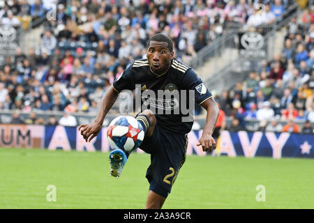 Chester, Pennsylvania, USA. 6. Okt, 2019. Philadelphia Union defender RAYMON GADDIS (28) fängt den Ball gegen NYCFC bei Talen Energie Stadion in Chester PA Credit: Ricky Fitchett/ZUMA Draht/Alamy leben Nachrichten Stockfoto