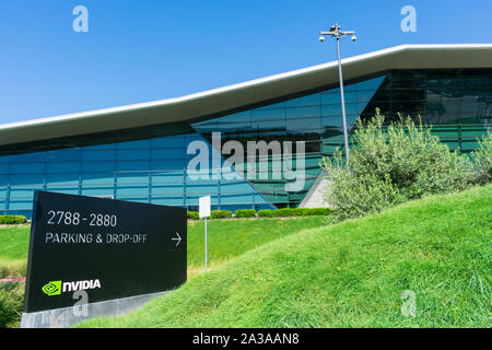 Nvidia-Logo und melden Sie sich bei Firma Endeavour Hauptsitz im Silicon Valley, High-tech Hub der San Francisco Bay Area. Stockfoto