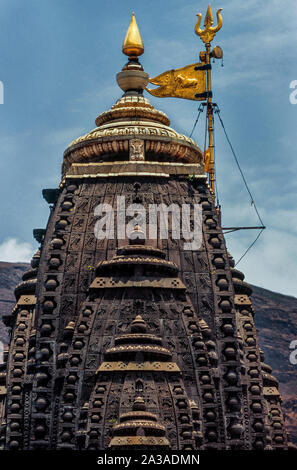 20-Jun-2010 - Nahaufnahme von shikha jyotirling Trimbakeshwar Shiva Tempel in Vorberg des westarn Ghat in der Nähe von Nasik Maharashtra Indien Asien Stockfoto