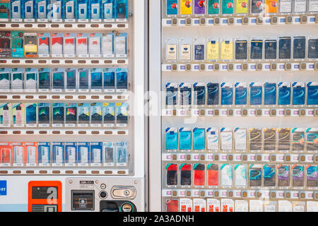 Kagawa, Japan - 16. April 2019: Zigarettenautomaten Stockfoto