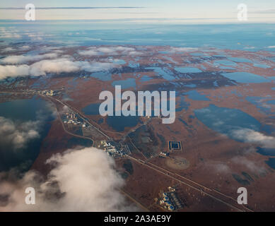 Prudhoe Bay Ölfelder, Deadhorse, Alaska. Arktischen Ozean. Schmelzende Tundra. Energie globale Erwärmung Klimawandel. BP. Conoco Phillips. North Slope Stockfoto