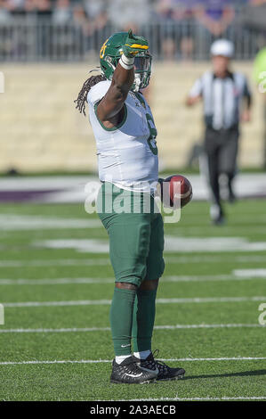 Manhattan, Kansas, USA. 05 Okt, 2019. Baylor Bears zurück laufen JaMycal Übereilte (6) Meldet einen ersten Abstieg während der NCAA Football Spiel zwischen der Baylor Bears und der Kansas State Wildcats auf Bill Snyder Familie Stadion in Manhattan, Kansas. Kendall Shaw/CSM/Alamy leben Nachrichten Stockfoto