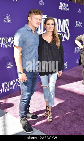 CENTURY CITY, CA - Oktober 06: Paige Turco nimmt an der Premiere von MGM "Die Addams Family" am Westfield Century City AMC am Oktober 06, 2019 in Los Angeles, Kalifornien. Stockfoto