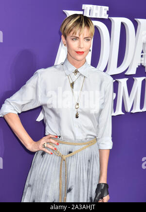 CENTURY CITY, CA - Oktober 06: Charlize Theron nimmt an der Premiere von MGM "Die Addams Family" am Westfield Century City AMC am Oktober 06, 2019 in Los Angeles, Kalifornien. Stockfoto