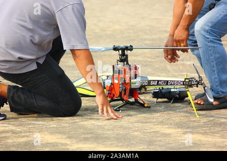 NAKORNPATHOM, THAILAND-12 Januar; 2019: Thai Kinder Tag hat Radio Control Plane und Hubschrauber in KAMPHAENG SAEN AIR BASE Stockfoto