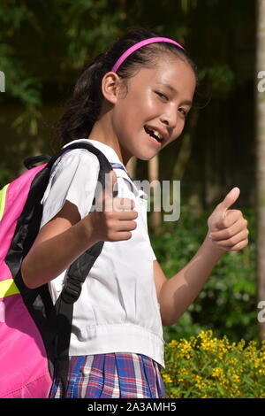 Asiatische Mädchen Student und Glück mit Notebooks Stockfoto