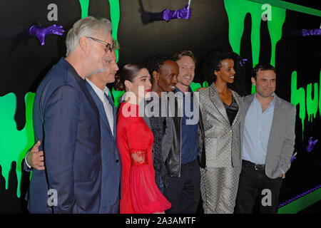 NEW YORK, NY - 04 Oktober: Tim Robbins, Paul Funken, Lizzy Caplan, Barkhad Abdi, Matthew Alan, Yusra Warsama. Schauspieler Tim Robbins, von links, Paul Spar Stockfoto