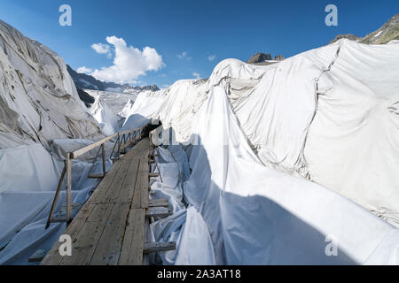 Rhone Gletscher Gletschereishöhle bei Furkapass, Obergoms, Alpen, Schweiz Stockfoto