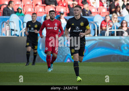 Toronto, Kanada. 06 Okt, 2019. Wil Trapp (R) in Aktion während der MLS (Major League Soccer) Spiel zwischen Toronto FC und Columbus Crew SC. Final Score: Toronto FC 1 - 0 Columbus Crew SC. Credit: SOPA Images Limited/Alamy leben Nachrichten Stockfoto