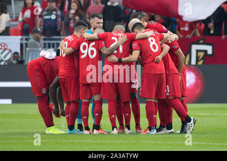 Toronto, Kanada. 06 Okt, 2019. Toronto FC Spieler drängen sich vor dem MLS (Major League Soccer) Spiel zwischen Toronto FC und Columbus Crew SC. Final Score: Toronto FC 1 - 0 Columbus Crew SC. Credit: SOPA Images Limited/Alamy leben Nachrichten Stockfoto