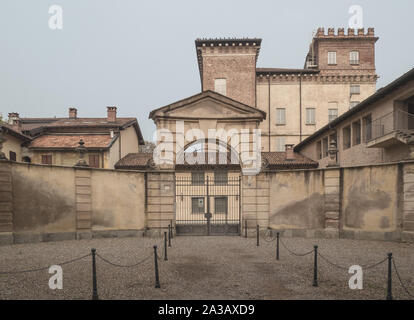 Archinto Villa aus dem 18. Jahrhundert entlang des Naviglio Grande, verwandelt in eine öffentliche Bibliothek mit Park, die Lombardei. Italien Stockfoto