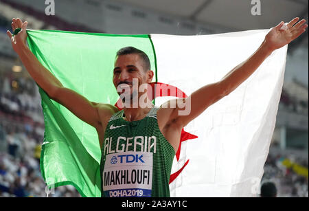 Doha, Katar. 6. Okt, 2019. Taoufik Makhloufi von Algerien feiert nach den Herren 1500 m-Finale bei den IAAF Leichtathletik WM 2019 in Doha, Katar, Oktober 6, 2019. Credit: Li Gang/Xinhua/Alamy leben Nachrichten Stockfoto