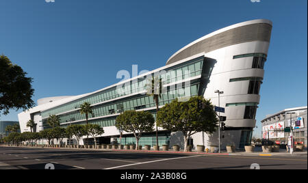 Der schiffsbug - wie Erweiterung des Staples Center Sports Arena, Heimat der Los Angeles Lakers und Clippers professionellen Basketball teams und die Los Angeles Kings pro Hockey Team. Los Angeles, Kalifornien Stockfoto