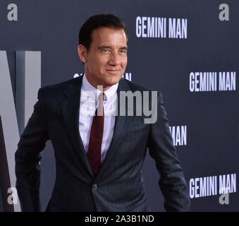 Los Angeles, Kalifornien, USA. 06 Okt, 2019. Warf Mitglied Clive Owen besucht die Premiere des Motion Picture sci-fi-Thriller "Gemini Man" an der TCL Chinese Theatre in Hollywood" in Los Angeles am Sonntag, 6. Oktober 2019. Handlung: ein Ausscheidendes assassin, Henry Brogan, sieht sich von einem geheimnisvollen Mörder, der jede seiner Bewegungen voraussagen kann, verfolgt. Die Entdeckung, dass er von einem jüngeren Klon von sich selbst gejagt, Henry muß herausfinden, warum er gezielt werden und wer der Schöpfer ist. Quelle: UPI/Alamy leben Nachrichten Stockfoto