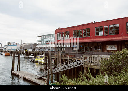 Portland, Maine - 26. September 2019: Restaurant und Pier im alten Hafen von Portland, Maine. Stockfoto