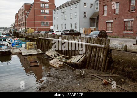 Portland, Maine - 26. September 2019: der kommerzielle Fischfang Wharf im Alten Hafen von Portland, Maine. Stockfoto