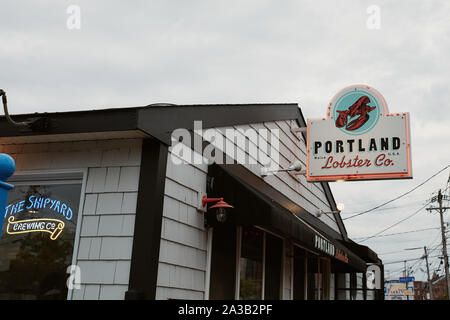 Portland, Maine - 26. September 2019: Zeichen und der Eintritt in das Unternehmen Portland Lobster Shack im historischen Viertel von Portland, Maine Stockfoto