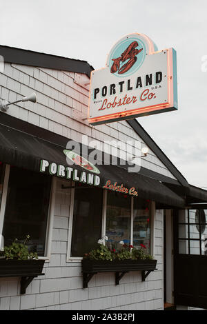 Portland, Maine - 26. September 2019: Zeichen und der Eintritt in das Unternehmen Portland Lobster Shack im historischen Viertel von Portland, Maine Stockfoto