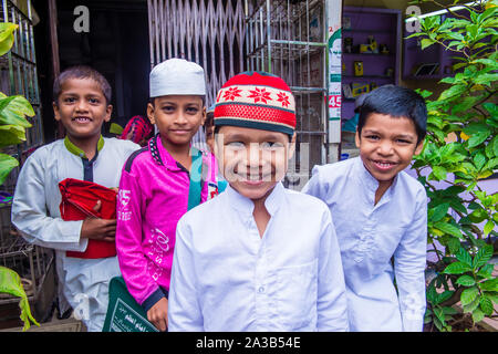 Indische Kinder in Asalfa Mumbai, Indien Stockfoto