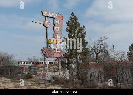 Zeichen für einen verlassenen Motel in Monahans, südwestlich von Odessa in Ward County, Texas Stockfoto
