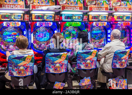 Pachinko Salon in Tokio Japan Stockfoto