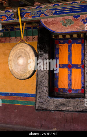 Der Jokhang Tempel wurde gegründet um 1652 N.CHR. Es ist der heiligste buddhistische Tempel in Tibet und ist Teil der historischen Ensemble des Potala Pa Stockfoto