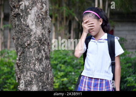 In dem Bestreben, Filipina Mädchen Student Uniform tragen Stockfoto