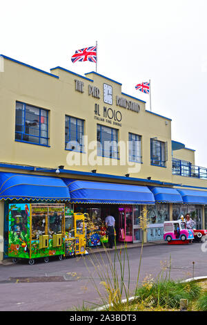 Der Pier ist ein Art-deco-Musikpavillon Musikpavillon gebaut 1938/39. Jetzt als italienisches Restaurant Al Molo belegt. Stockfoto