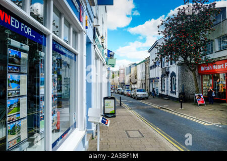 Eine allgemeine Ansicht der Fore Street St in Bodmin Stadtzentrum in Cornwall. Stockfoto