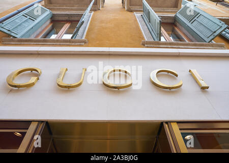 VERONA, ITALIEN - ca. Mai 2019: Gucci singen außerhalb von einem Shop in Verona. Stockfoto