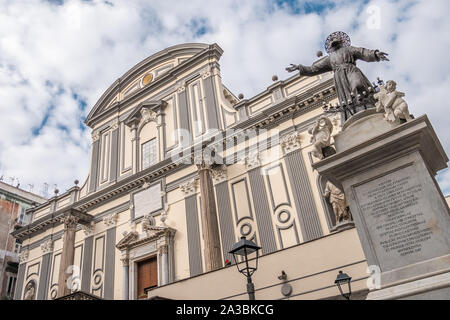 In tribunali Street, San Gaetano Squale in der Altstadt von Neapel, Italien Stockfoto