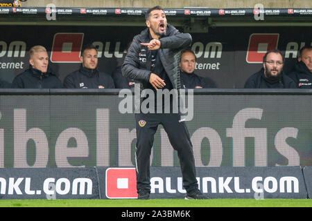 Cristian fiel (Trainer, DD) gibt Anweisungen, Anweisungen, ganze Zahl, Geste, Gestik, Fußball 2. Fussballbundesliga, 9. Spieltag, Dynamo Dresden (DD) - Hannover 96 (H) 0:2, am 05.10.2019 in Dresden/Deutschland. € | Nutzung weltweit Stockfoto